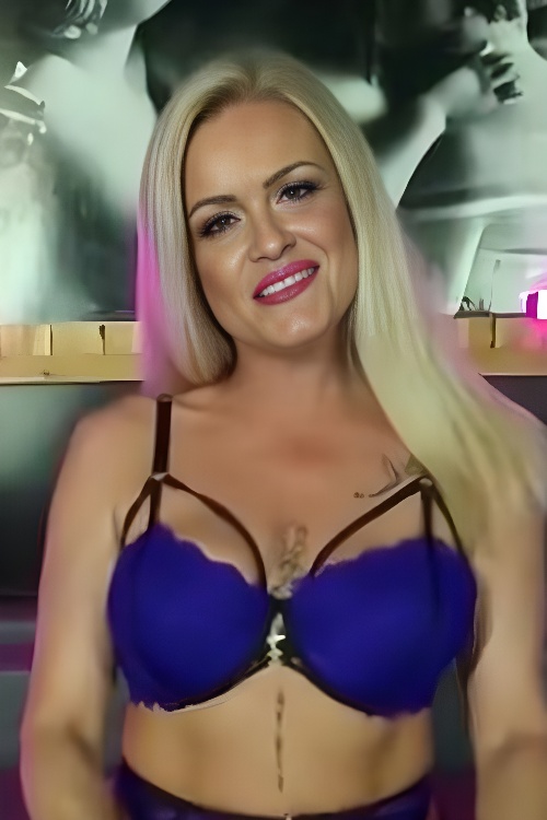 Nikki Peeping Thom VR adult performer profile