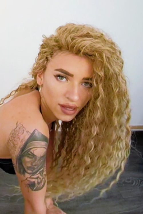 Riana VR adult performer profile
