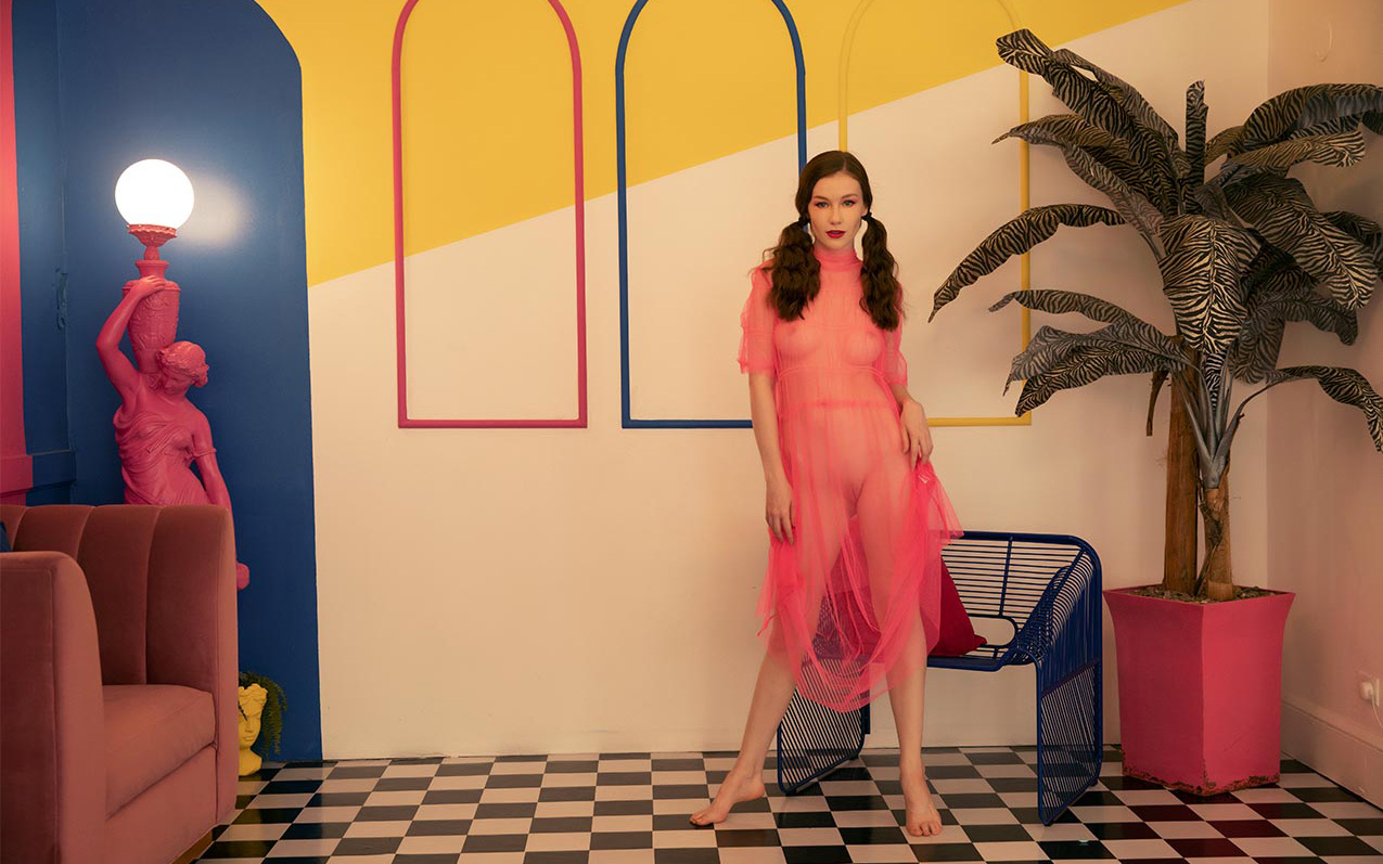 Brunette Emily Bloom performs a solo scene in 4k 60fps VR with a vaporwave aesthetic.