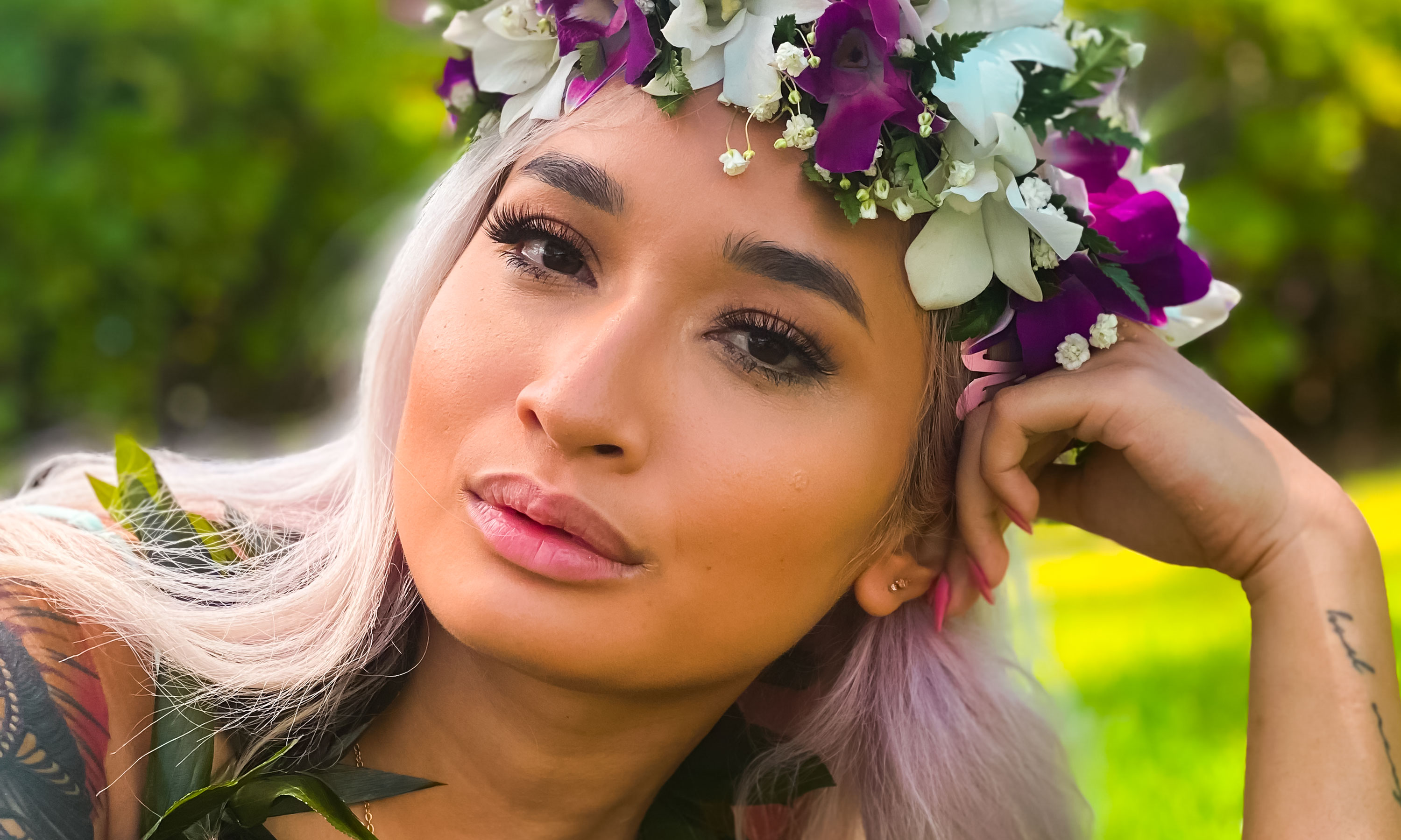 Avery Black performs oral and manual stimulation outdoors in 4K VR Fan Service content featuring 60 FPS playback.