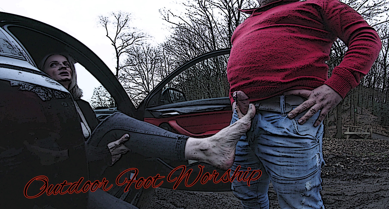 Sabdeluxe performs an outdoor footjob in 4K resolution without VR passthrough features.