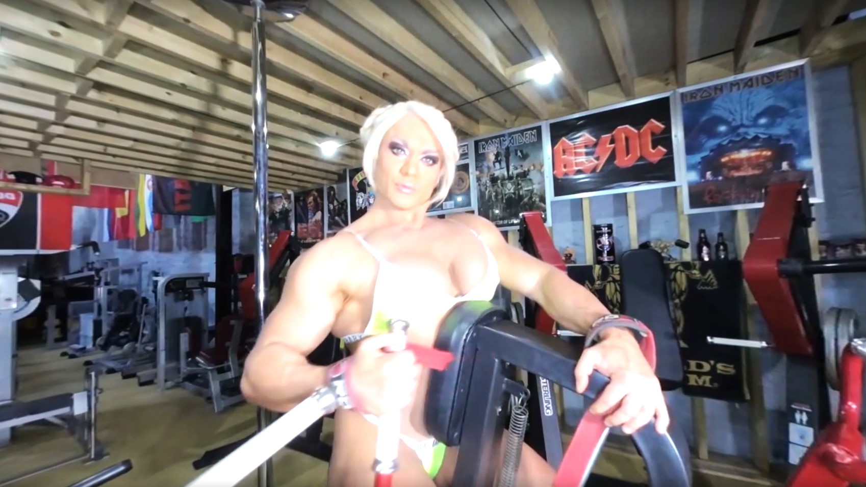 Lisa Cross works out in a gym during this 4K VR POV scene featuring premium quality and high frame rate visuals.