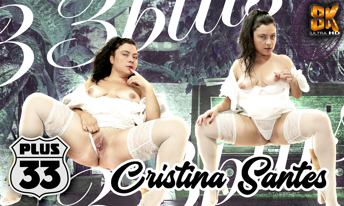 Cristina Santes performs solo in a mature VR POV scene featuring 4K resolution and 60 FPS smooth playback.