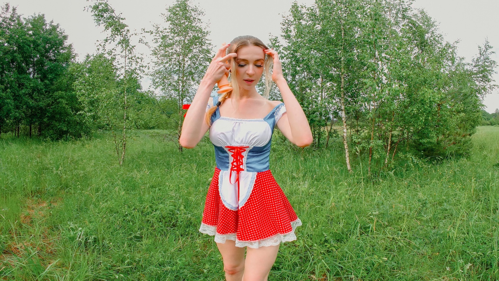 Samantha Rouge performs a solo scene in an open field captured in 4K VR with a POV perspective and 60 FPS frame rate.