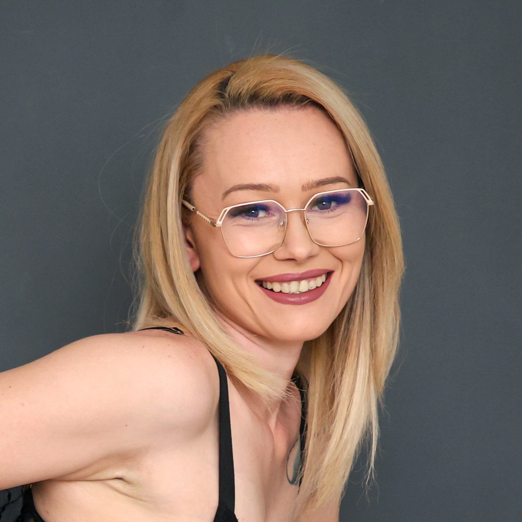 Ellie Crystal VR adult performer profile